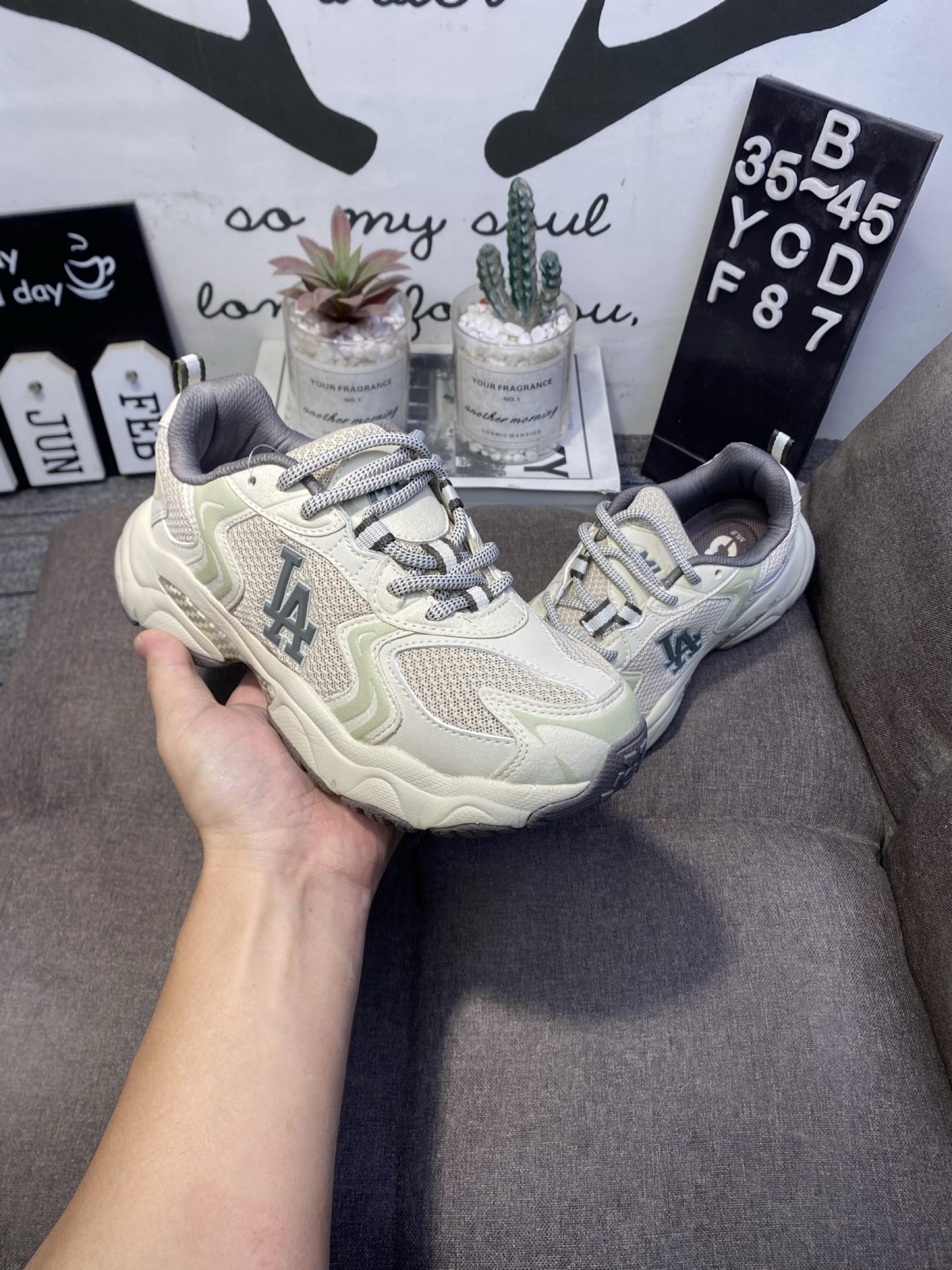 跟着张凌赫选鞋!灰调LA老爹鞋yyds